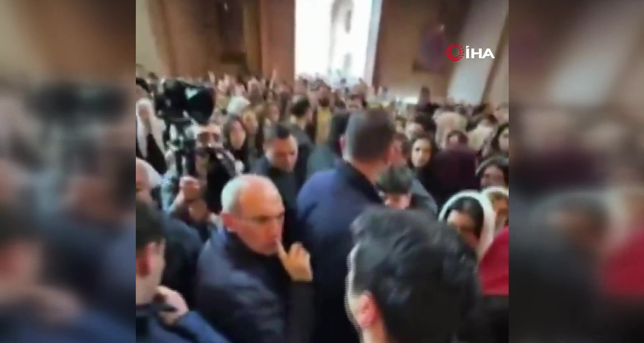 ERMENİSTAN BAŞBAKANI PAŞİNYAN’A KİLİSEDE SALDIRI TEŞEBBÜSÜ