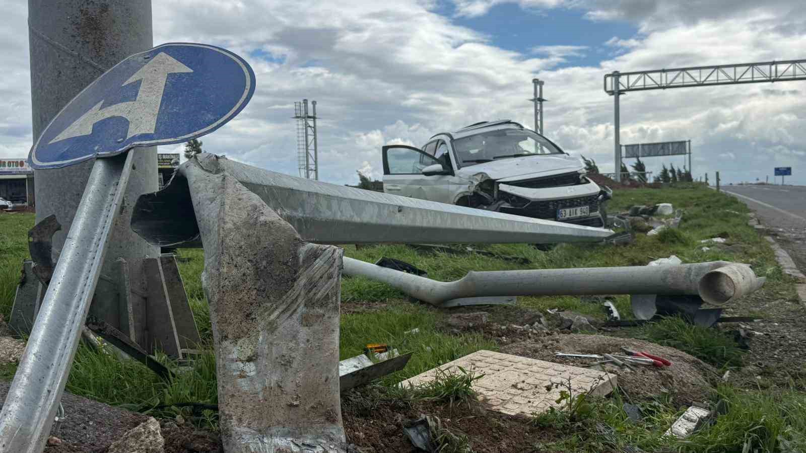 DİYARBAKIR’DA OKUL SERVİSİ KAZA YAPTI: 13’Ü ÖĞRENCİ 15 YARALI