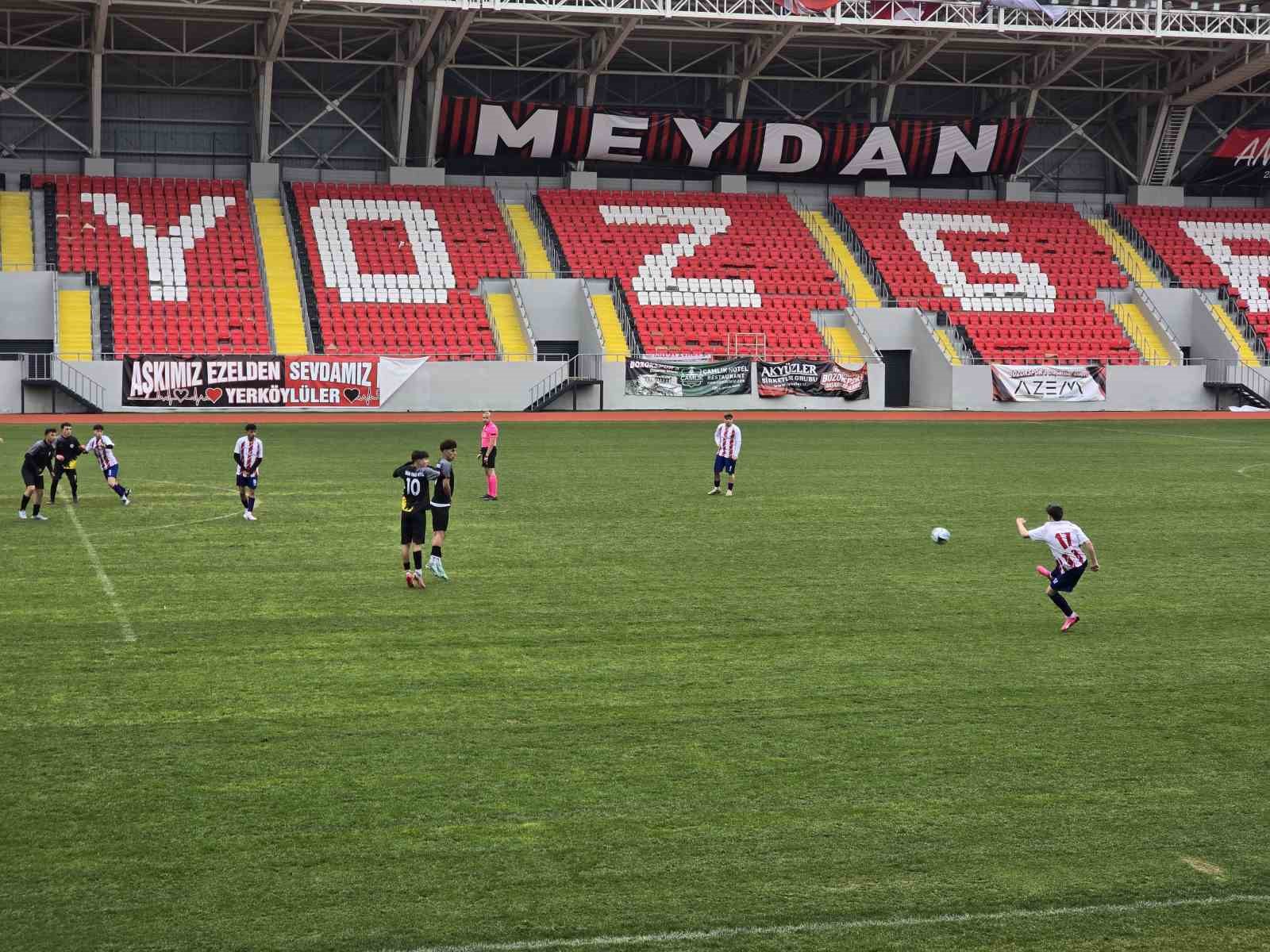 OKUL SPORLARI FUTBOL GENÇLER GRUP YARIŞMALARI 288 SPORCUNUN KATILIMIYLA YOZGAT’TA BAŞLADI