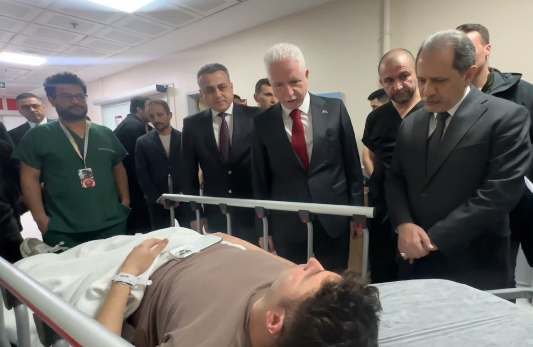 İSTANBUL VALİSİ DAVUT GÜL, YARALI POLİS MEMURLARINI ZİYARET ETTİ 