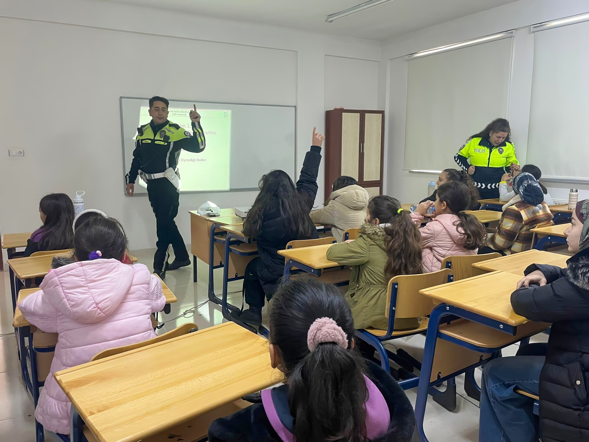 YOZGAT’TA ÖĞRENCİLERE “TRAFİK DEDEKTİFLERİ” EĞİTİMİ VERİLİYOR