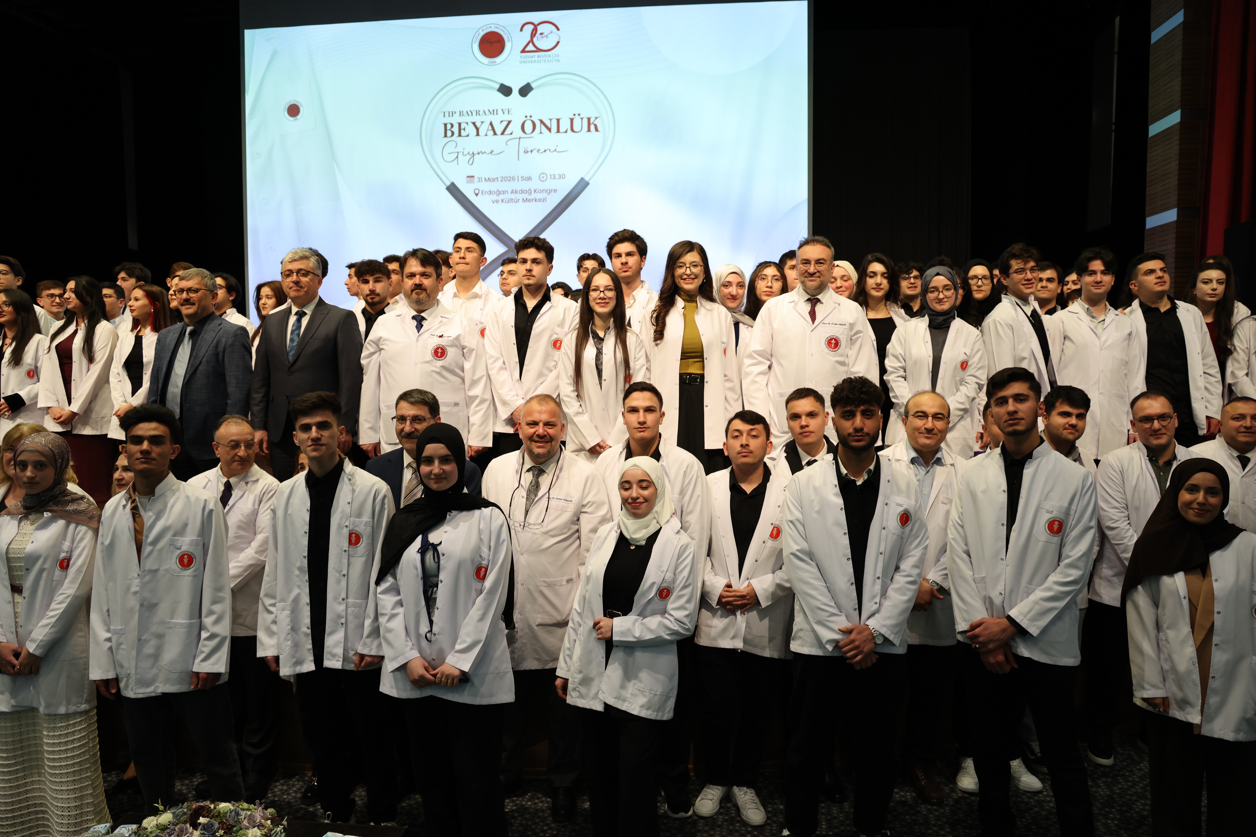 YOZGAT TIP FAKÜLTESİNDE 136 DOKTOR ADAYI TÖRENLE BEYAZ GÖMLEK GİYDİ