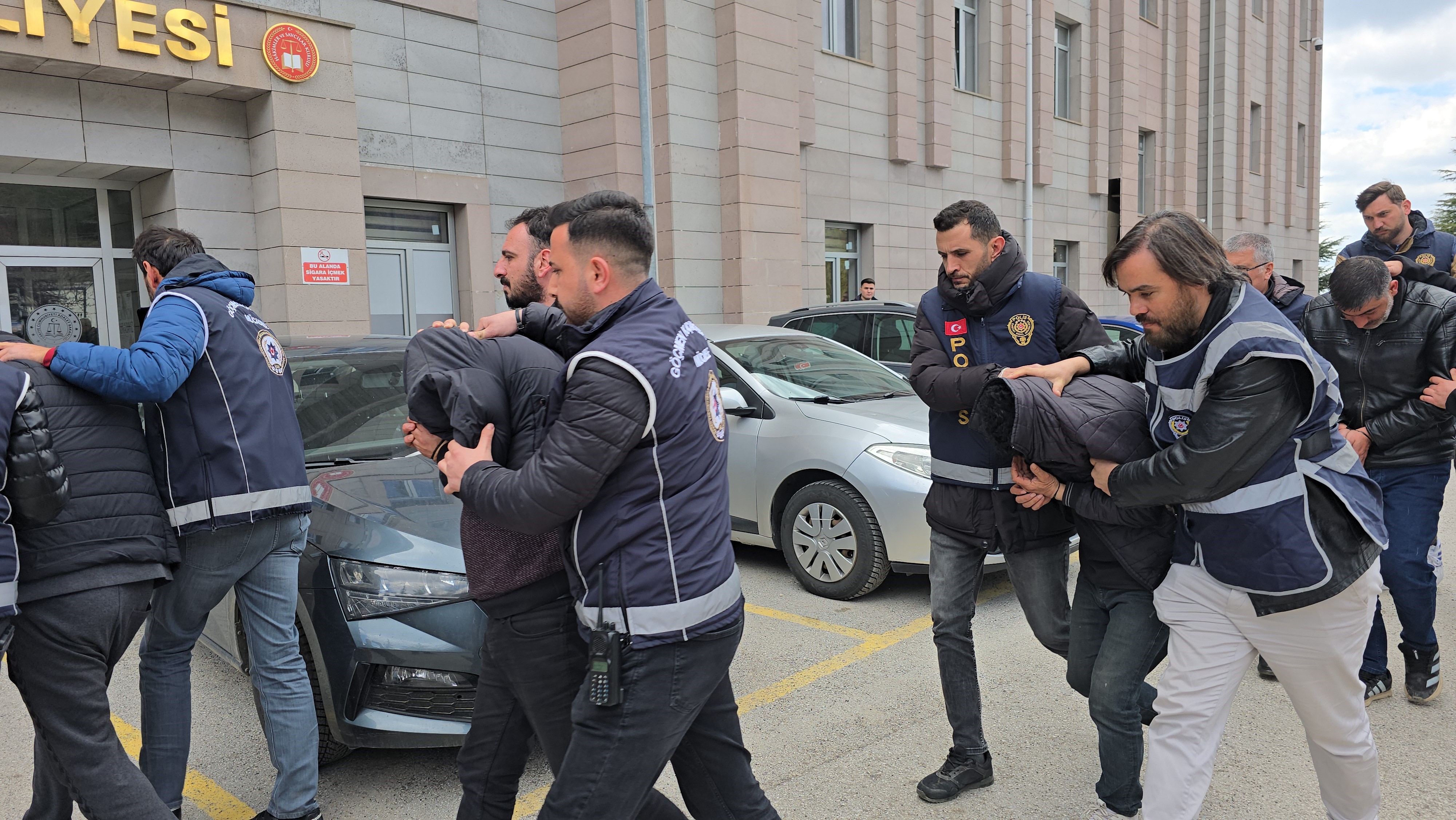  YOZGAT’TA 53 DÜZENSİZ GÖÇMEN YAKALANDI