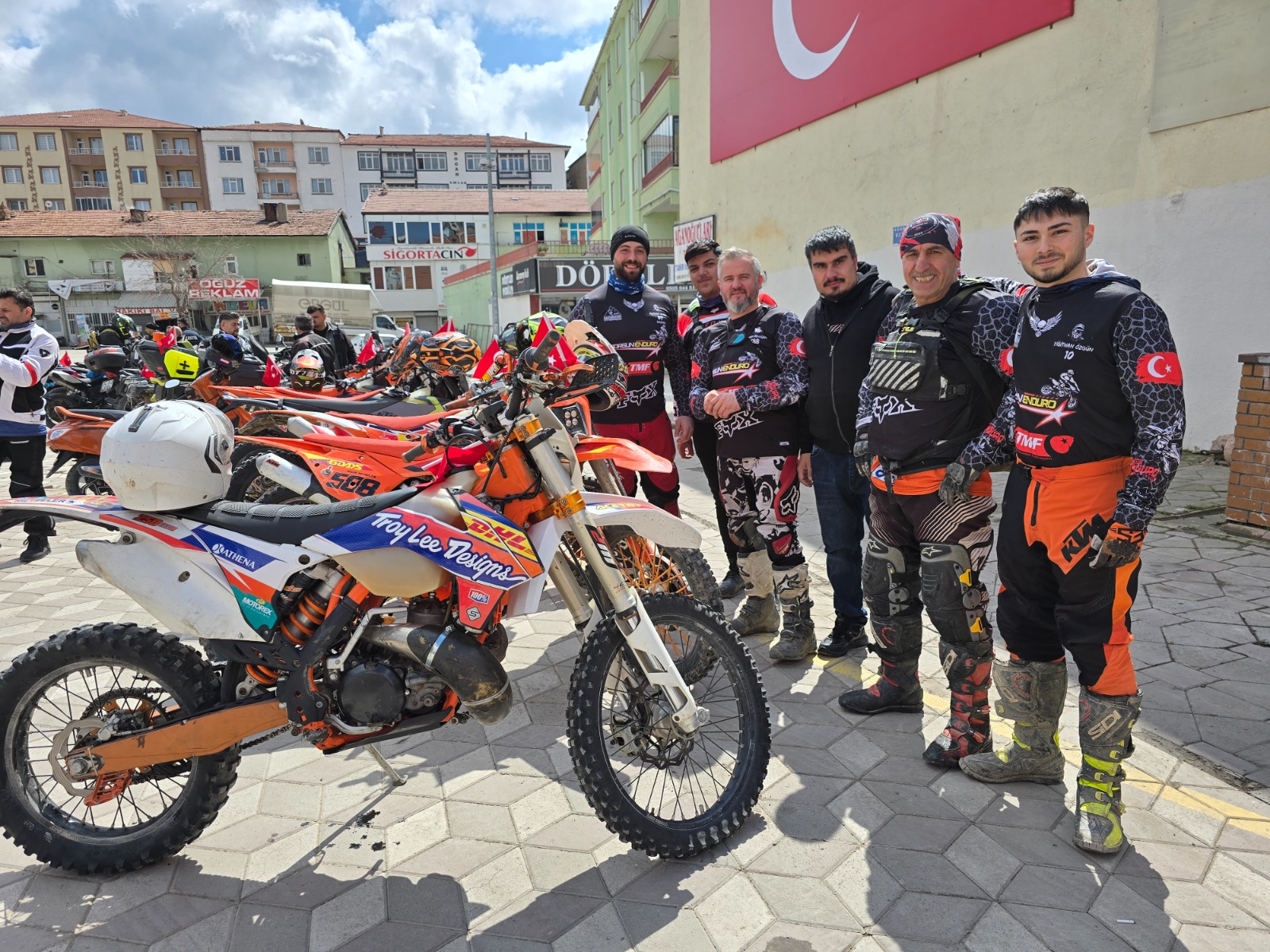 SORGUN’DA MOTOSİKLET TUTKUNLARI ‘DOSTLUK VE KARDEŞLİK’ İÇİN SÜRDÜ