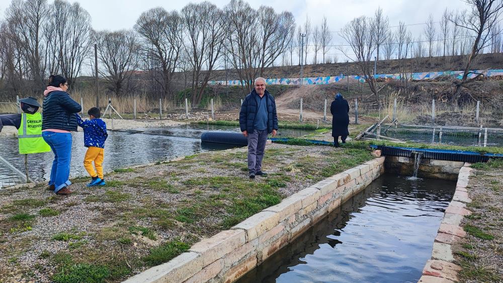 ÇAYIRALANLILARIN TAZE BALIK İHTİYACINI BELEDİYE KARŞILIYOR