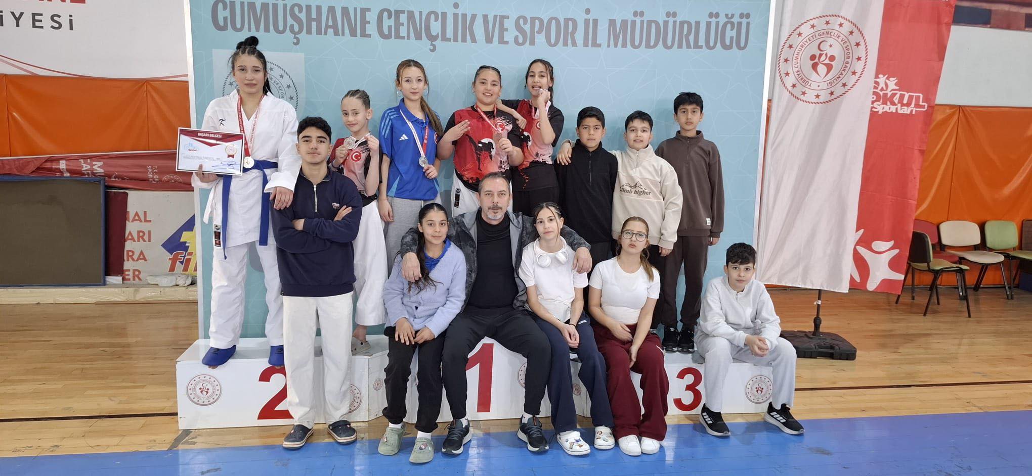 GÜMÜŞHANEDE MADALYA AVI.. KARATECİLERİMİZ 7 MADALYA KAZANDI