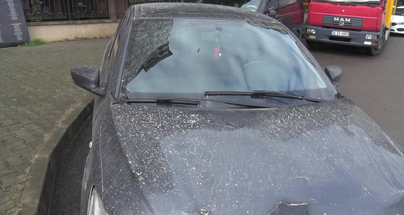 İSTANBUL’A ÇAMUR YAĞDI, ARAÇLAR ÇAMURLA KAPLANDI 