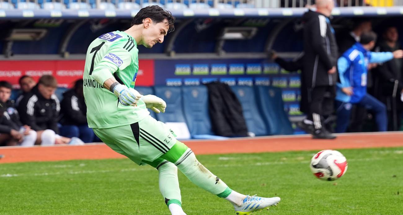 KASIMPAŞA KALECİSİ ANDREAS GİANNİOTİS’TEN UZAKLARDAN GOL