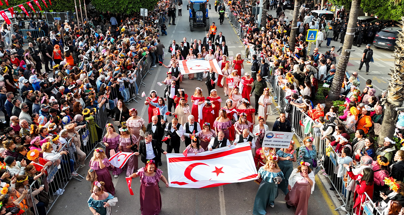 PORTAKAL ÇİÇEĞİ KARNAVALI’NDA RENKLİ KORTEJ 