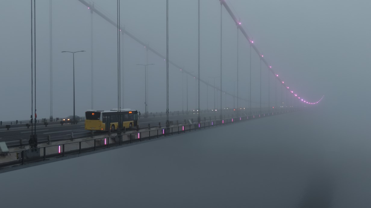 İSTANBUL BOĞAZI’NDA SİS ETKİLİ OLUYOR