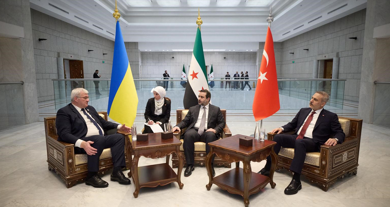 DIŞİŞLERİ BAKANI FİDAN, SURİYELİ VE UKRAYNALI MEVKİDAŞLARI İLE ÜÇLÜ GÖRÜŞME GERÇEKLEŞTİRDİ