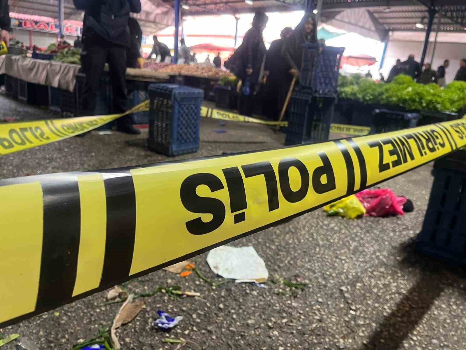 PAZARDA BIÇAKLI YARALAMA