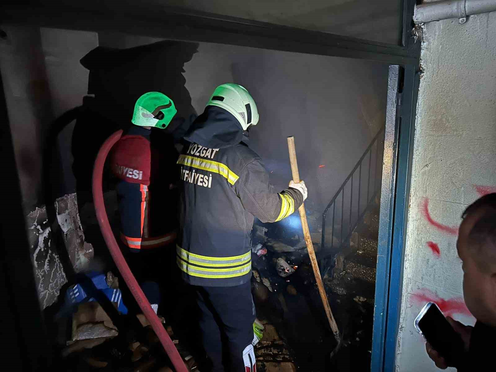 YOZGAT’TA METRUK BİNADA ÇIKAN YANGIN KISA SÜREDE SÖNDÜRÜLDÜ 