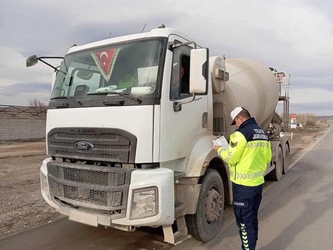 YOZGAT İL JANDARMA KOMUTANLIĞI ÜÇ AYDA 522 BİN 364 KİŞİYİ SORGULADI