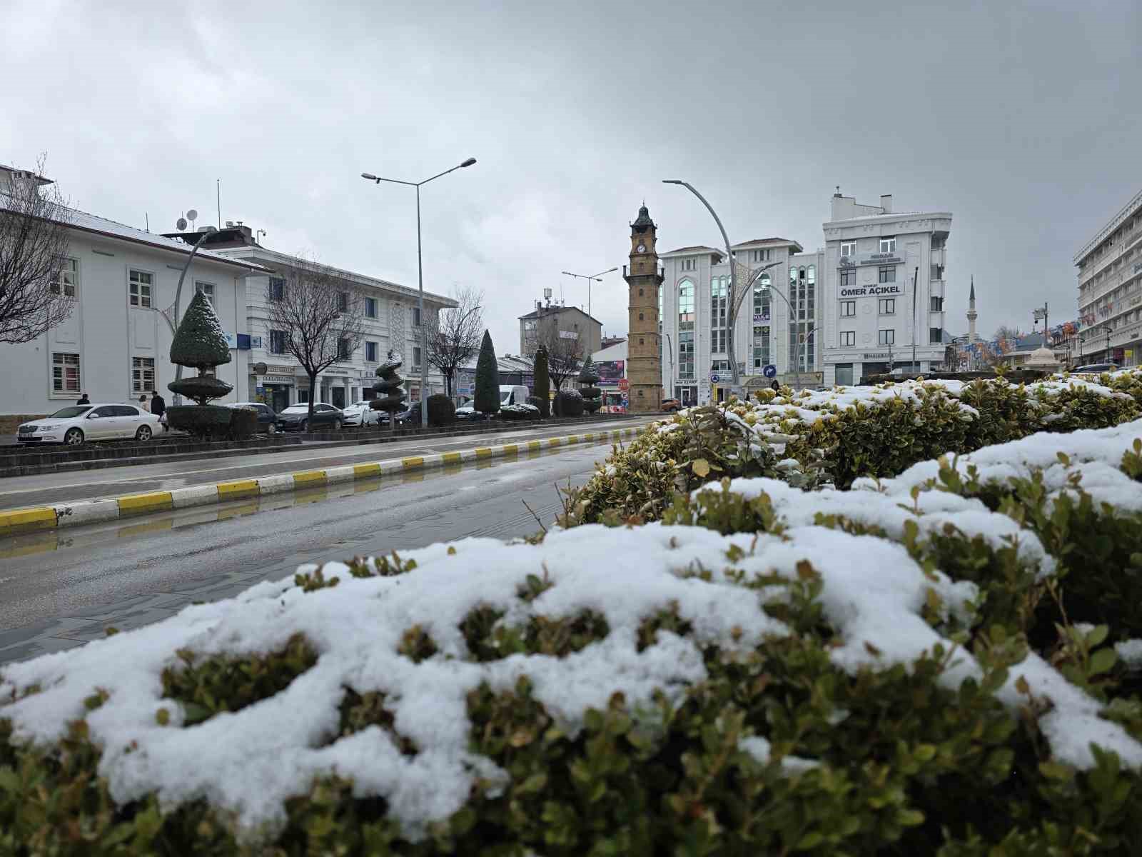 YOZGAT’TA NİSAN AYINDA KAR SÜRPRİZİ