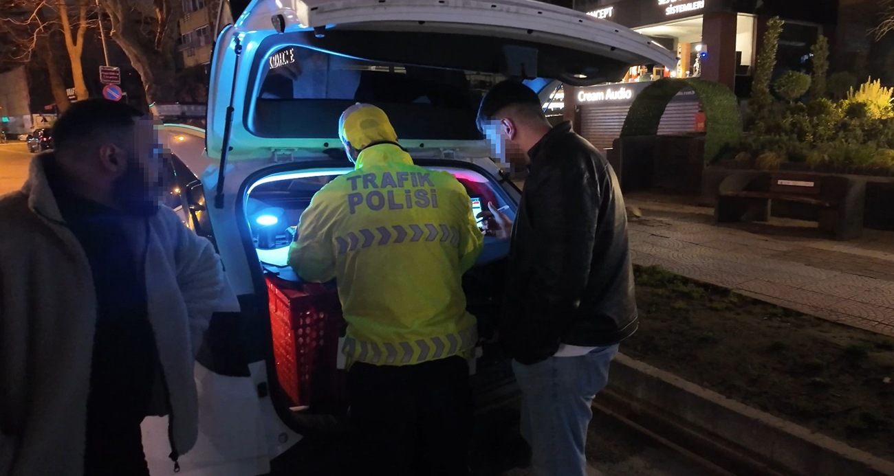 KADIKÖY’DE ALKOLLÜ SÜRÜCÜ EKİPLERE ZORLUK ÇIKARDI 