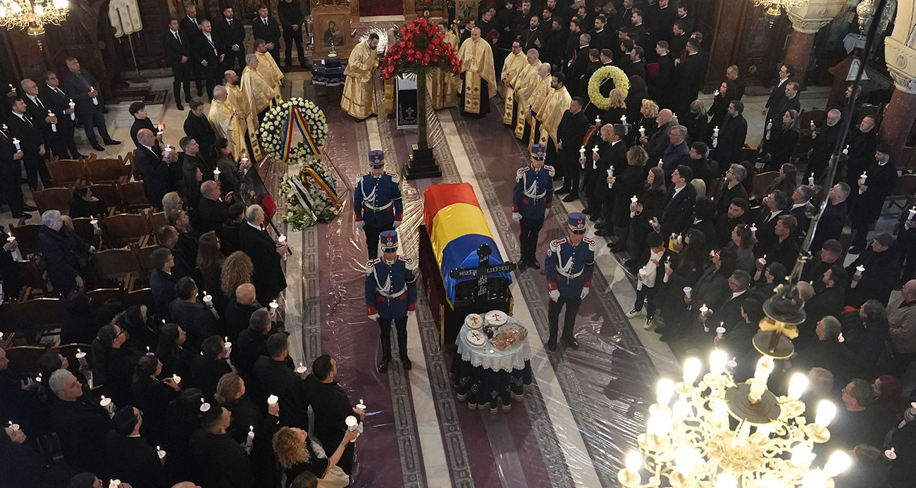 MİRCEA LUCESCU SON YOLCULUĞUNA UĞURLANDI