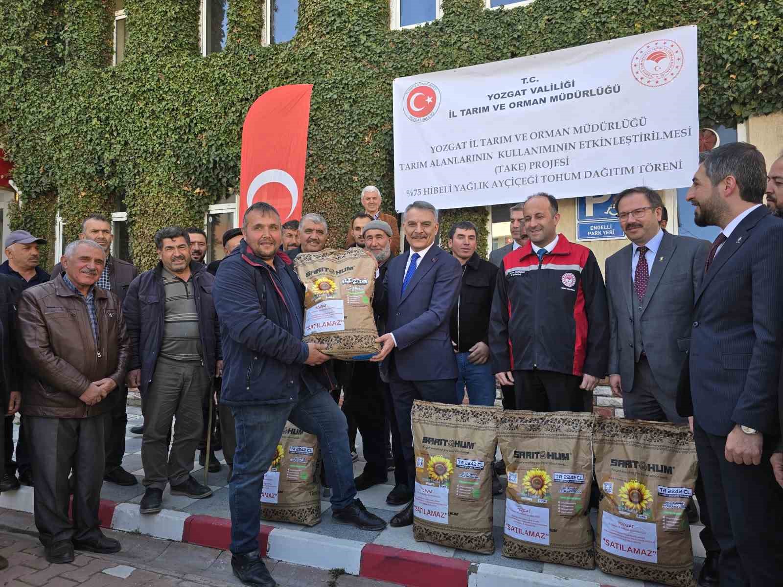 YOZGAT’TA 676 PAKET YERLİ VE MİLLİ AYÇİÇEĞİ TOHUMU DAĞITILDI 
