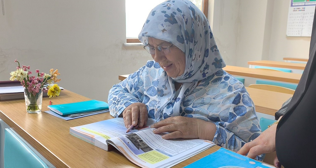 OKUMA AŞKI YARIM KALMADI 66 YAŞINDA OKURYAZAR OLDU