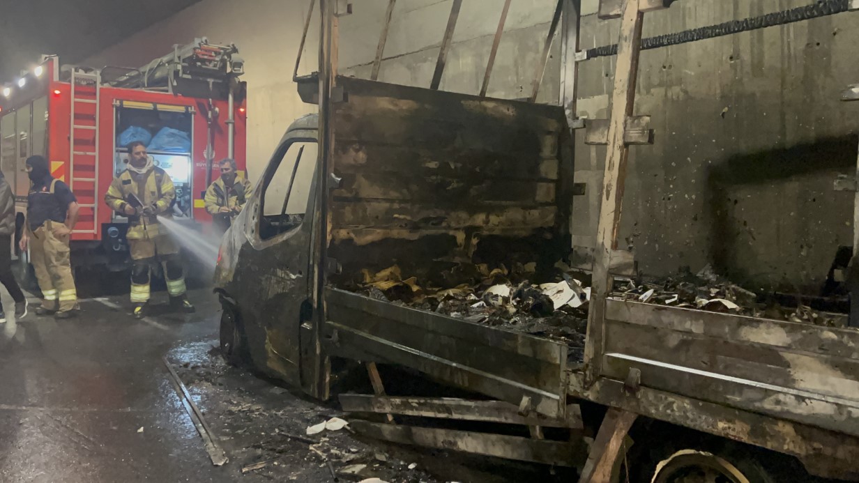 SABİHA GÖKÇEN HAVALİMANI’NIN 2. PİSTİNİN ALTINDAKİ TÜNELDE ARAÇ YANGINI PANİĞE NEDEN OLDU 