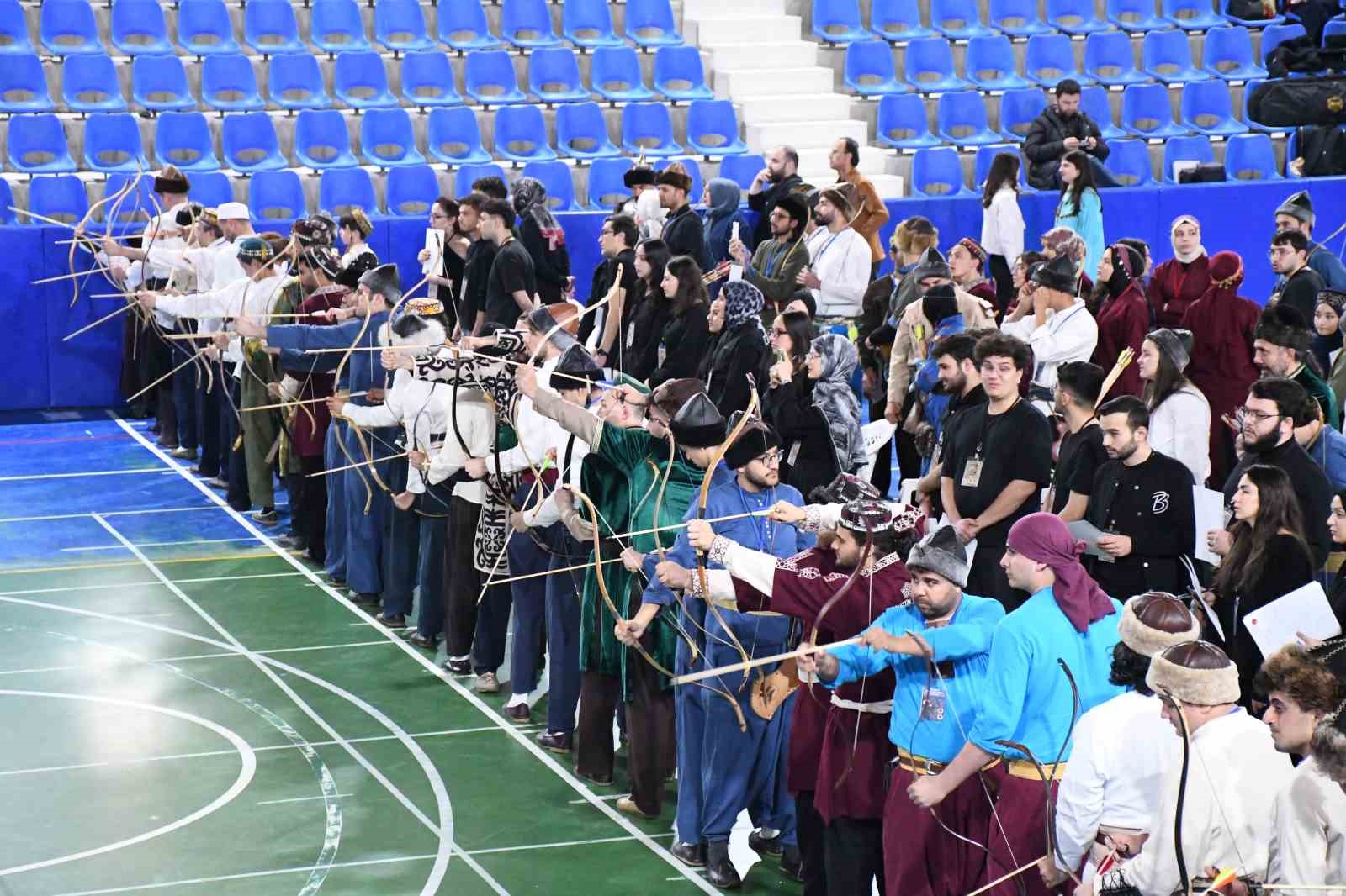 YOZGAT’TA ’TARİH İÇİN BİR OK AT’ YARIŞMASI 