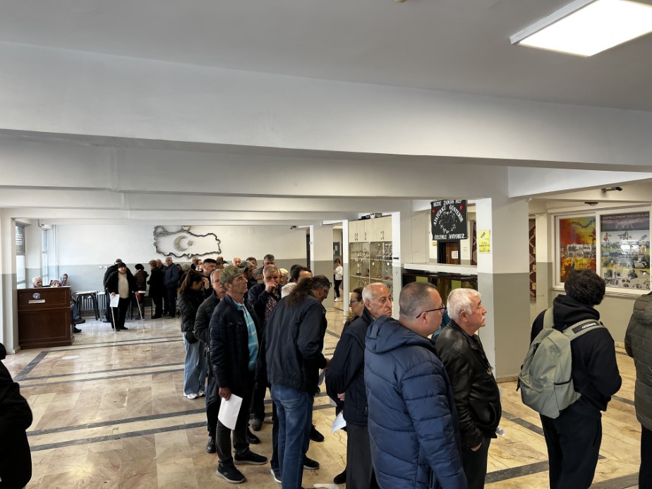 BULGARİSTAN 5 YILDA 8’İNCİ KEZ SANDIK BAŞINDA: TÜRKİYE’DE 27 SANDIK KURULDU 