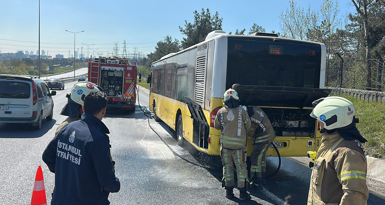 EYÜPSULTAN’DA İETT OTOBÜSÜNDE KORKUTAN YANGIN 