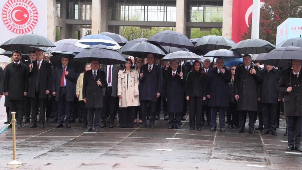 TBMM’DE 23 NİSAN DOLAYISIYLA TÖREN DÜZENLENDİ 