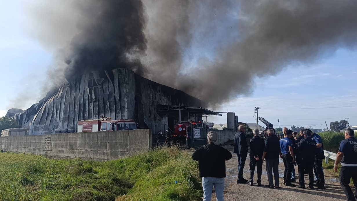 ANTALYA’DA PATATES ÜRETİM TESİSİNDE YANGIN 