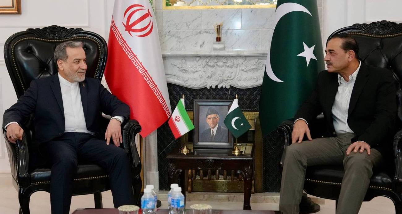 İRAN DIŞİŞLERİ BAKANI ARAKÇİ, PAKİSTAN GENELKURMAY BAŞKANI MUNİR İLE GÖRÜŞTÜ 