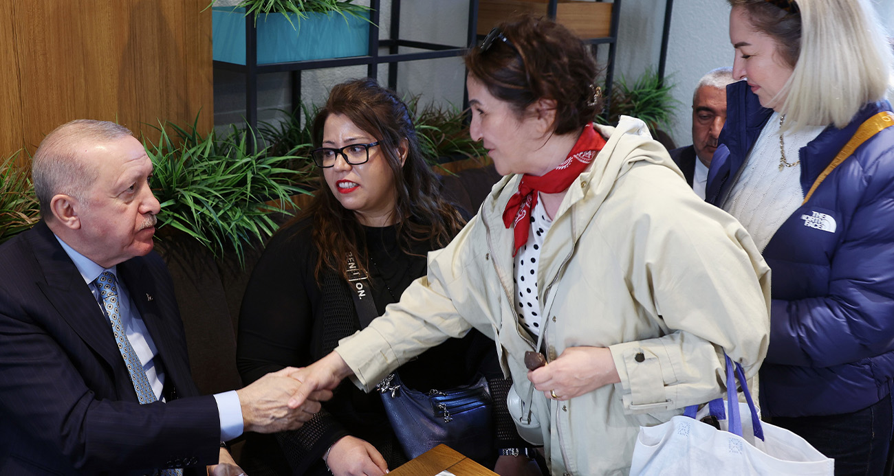 CUMHURBAŞKANI ERDOĞAN, VATANDAŞLARLA KAFEDE SOHBET ETTİ 