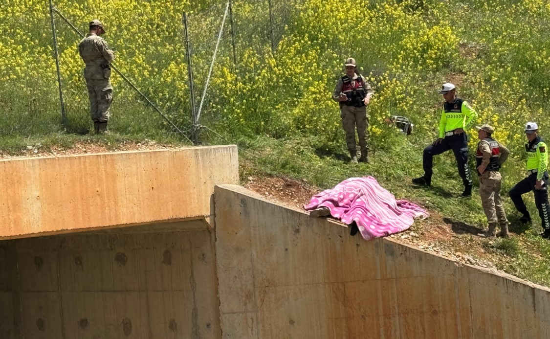 İKİ GÜNDÜR KAYIP OLAN ÇOCUK MENFEZDE ÖLÜ BULUNDU 