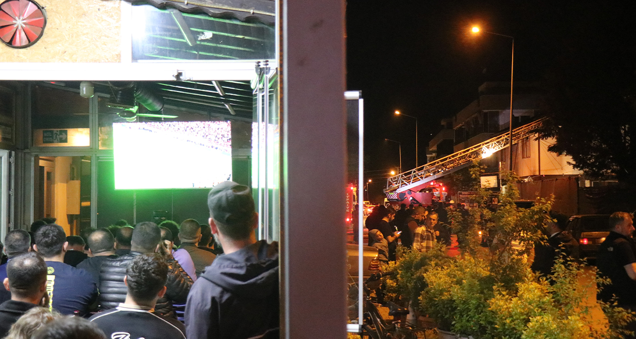 ⁠MAHALLE YANARKEN ONLAR DERBİYİ İZLEDİ 