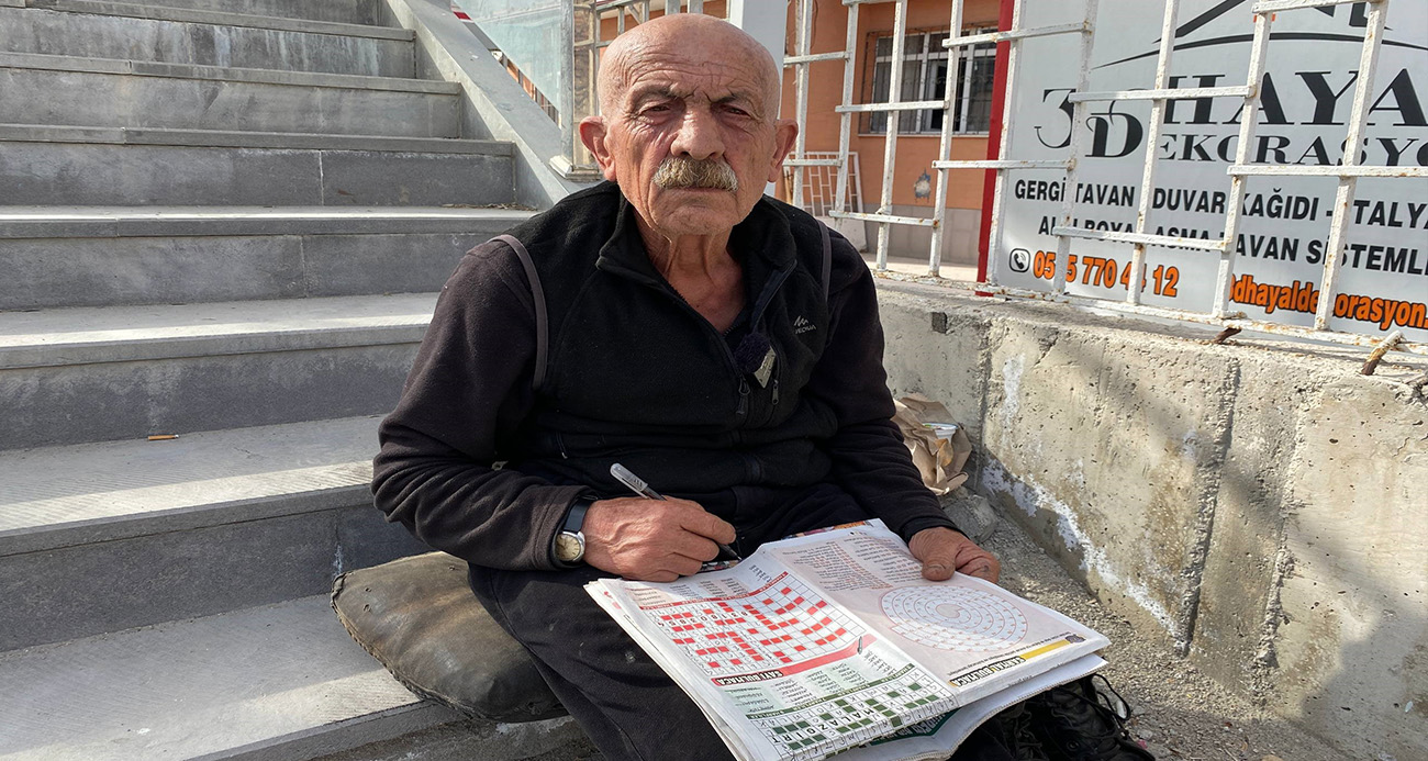 YARIM ASIRDIR HER GÜN BULMACA ÇÖZÜYOR 