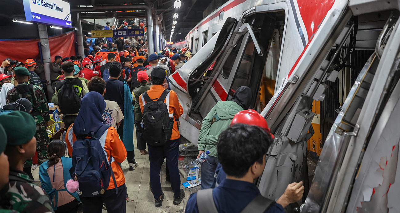 ENDONEZYA'DA TREN KAZASI: 14 ÖLÜ, 84 YARALI 