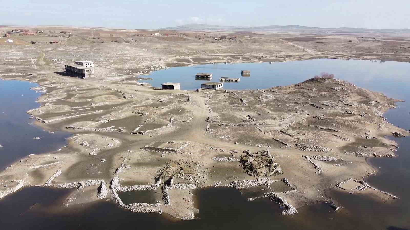 KURAKLIKTA ORTAYA ÇIKMIŞTI, YAĞIŞLARLA YENİDEN KAYBOLDU 