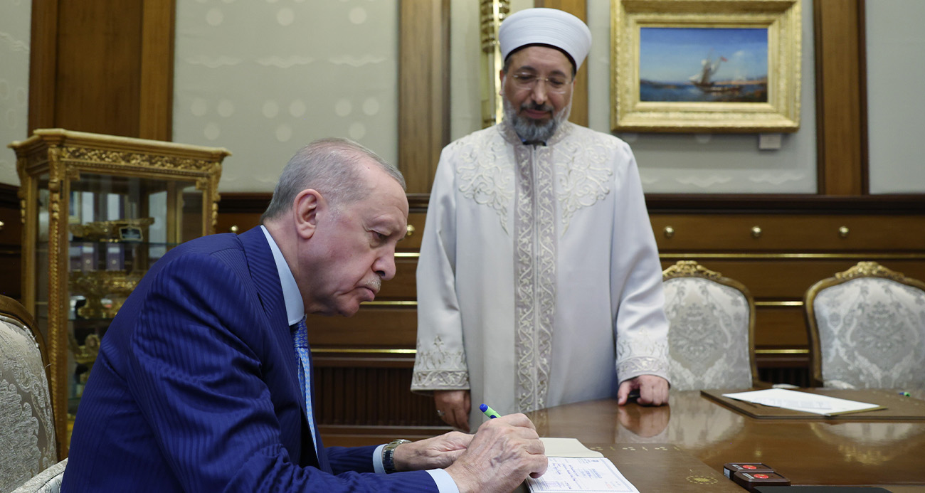 CUMHURBAŞKANI ERDOĞAN, TÜRKİYE DİYANET VAKFINA KURBAN BAĞIŞINDA BULUNDU 