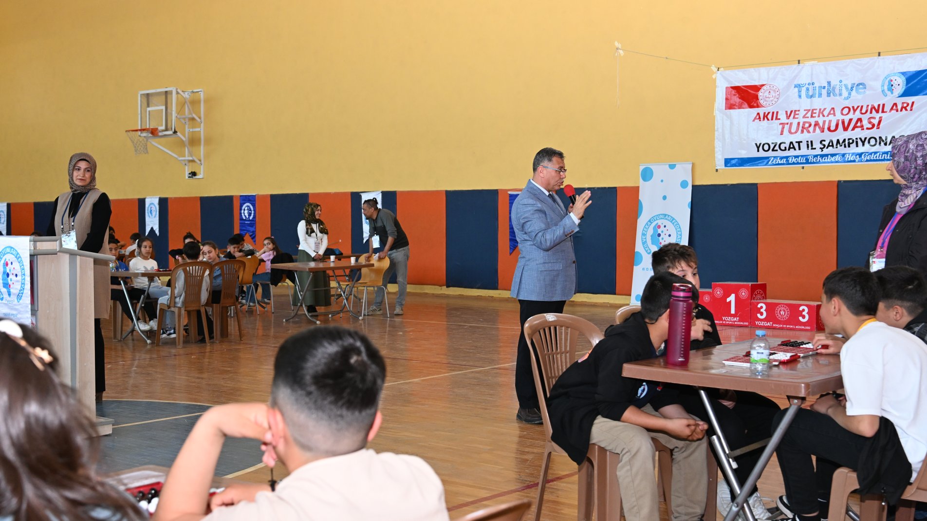YOZGAT’TA DÜZENLENEN AKIL VE ZEKA TURNUVASINDA HEYECAN DOLU SAATLER