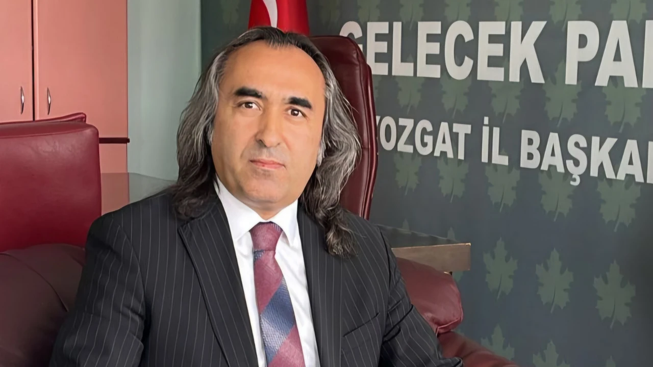 AYDOĞMUŞDAN SERT TEPKİ: BAYRAĞA SALDIRI MİLLETİMİZE İHANETTİR
