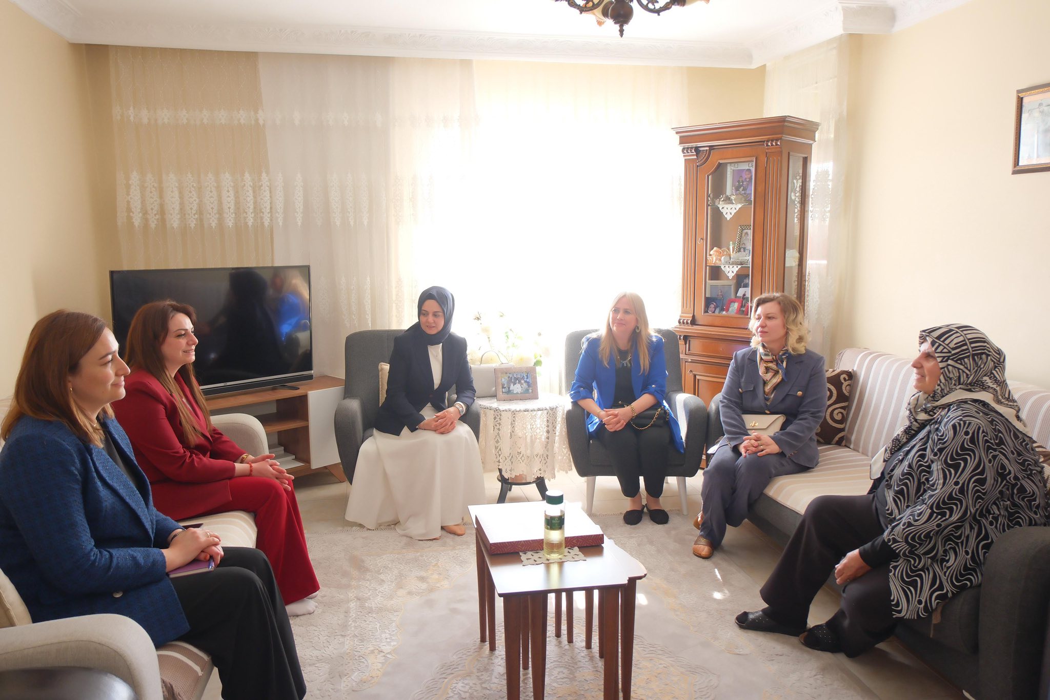 YOZGAT VALİSİNİN EŞİ ARZU ÖZKAN’DAN ‘ANNELER GÜNÜ’ ZİYARETLERİ