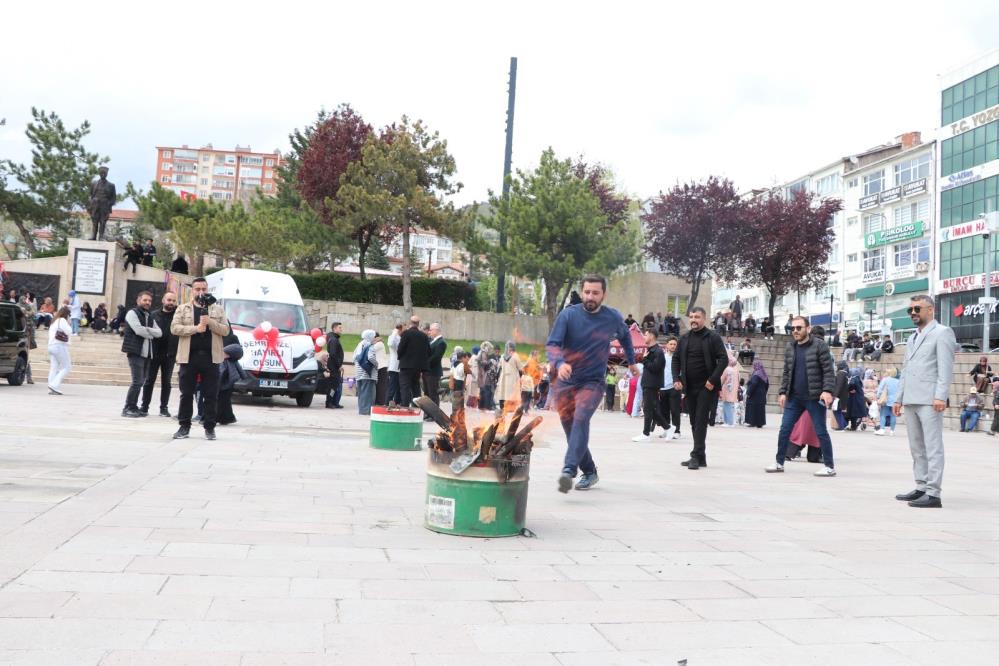 YOZGAT’TA EĞRİCE TÖRENLERİ BU YIL DOĞADA DEĞİL,  CUMHURİYET MEYDANINDA KUTLANDI