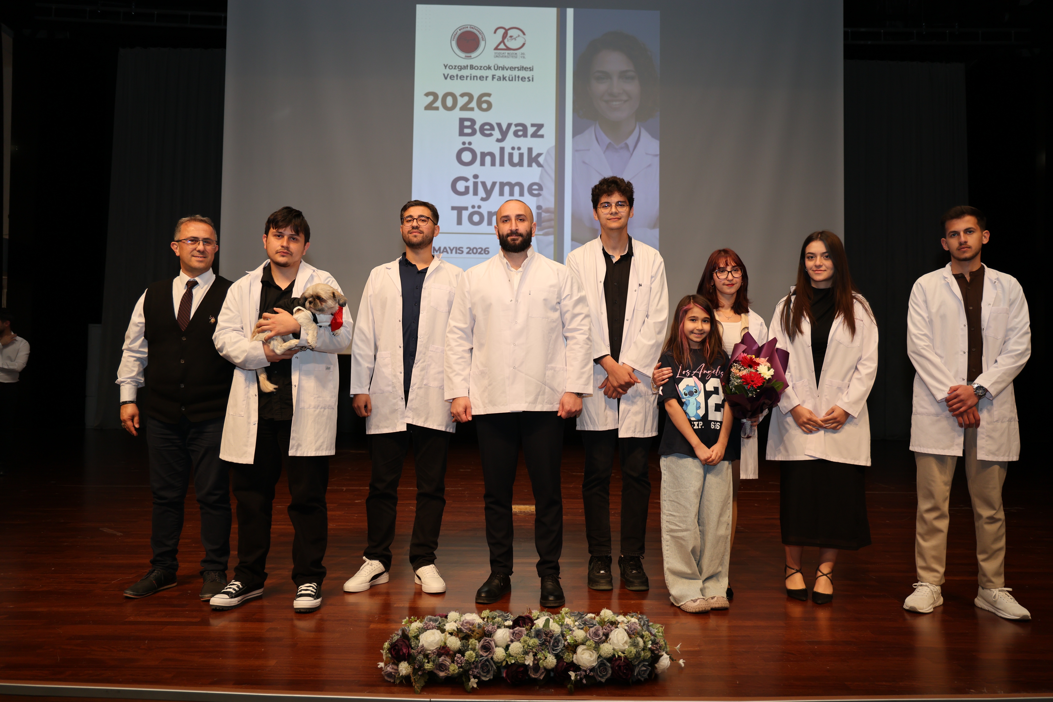 VETERİNER FAKÜLTESİNİN HEKİM ADAYLARINA BEYAZ ÖNLÜK TÖRENİ