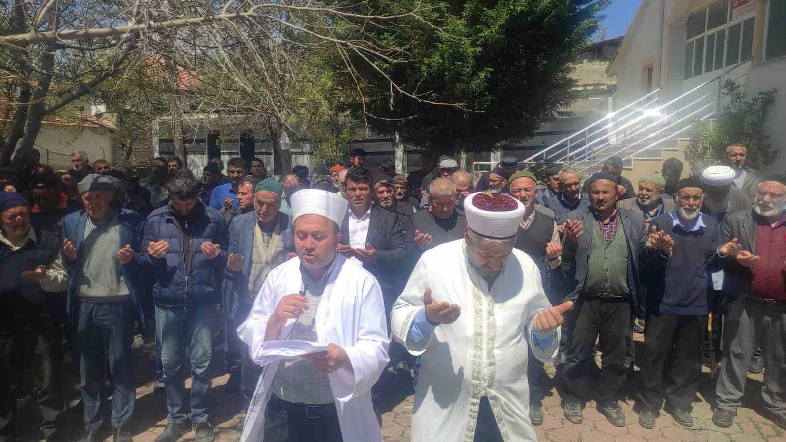YAĞMUR DUALARININ YERİNİ ŞÜKÜR DUALARI ALDI 