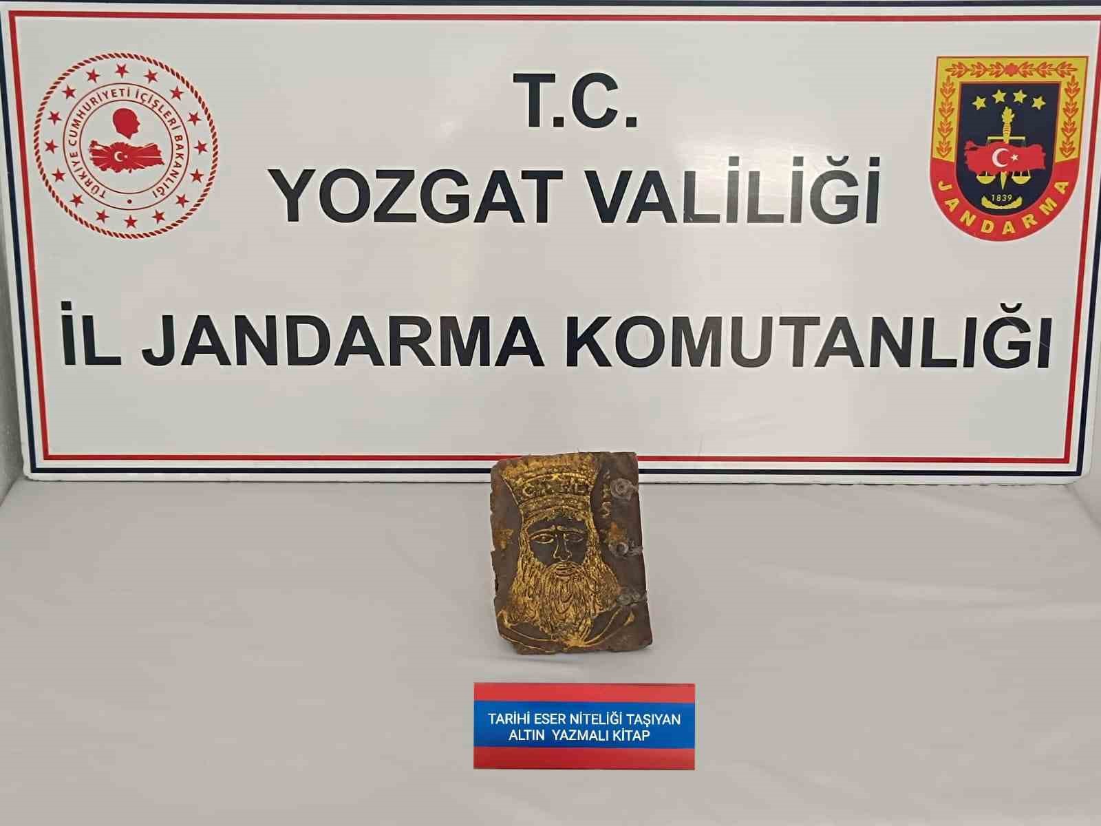 YOZGAT’TA PAHA BİÇİLEMEYEN ALTIN YAZMA TARİHİ KİTAP ELE GEÇİRİLDİ 