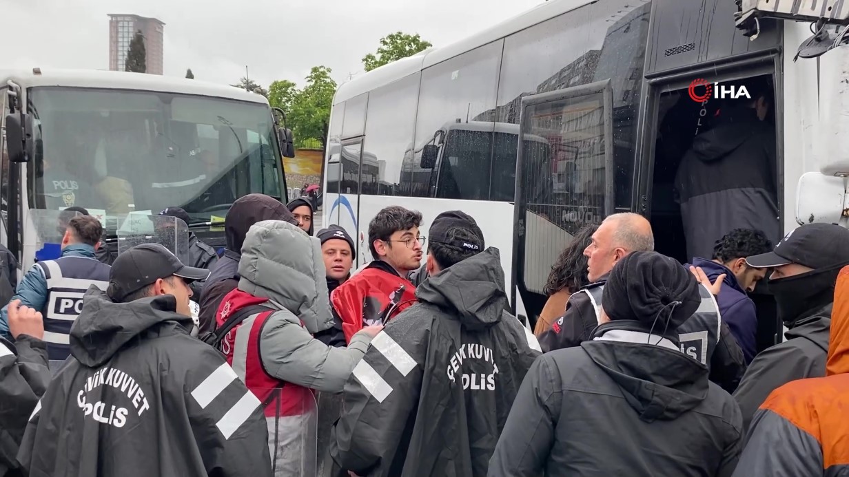 İSTANBUL’DA 1 MAYIS’TA GÖZALTINA ALINAN 580 KİŞİ SERBEST BIRAKILDI 