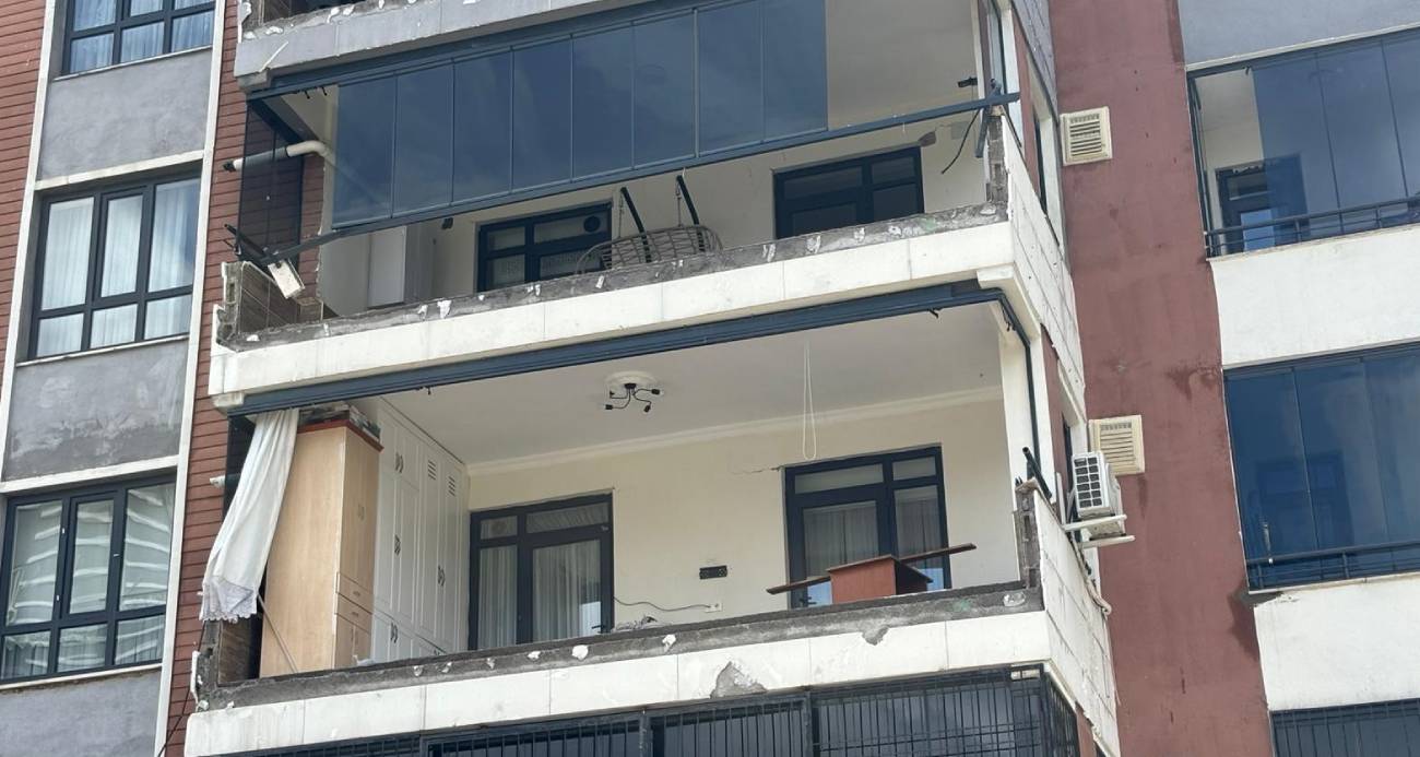 GAZİANTEP’TEKİ ’SÜPER HÜCRE’ BALKON DUVARLARINI YIKTI, CAMLARI PATLATTI 