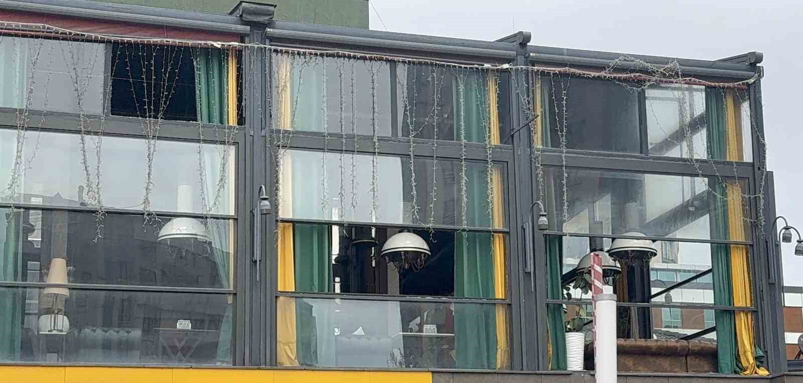 17 YAŞINDAKİ SALDIRGAN İŞYERİNİ KURŞUNLADI, ÜZERİNDEN EL BOMBASI ÇIKTI 