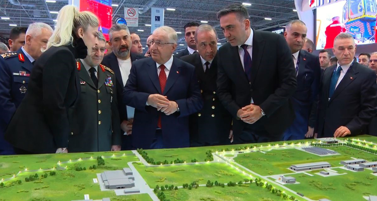 MİLLİ SAVUNMA BAKANI YAŞAR GÜLER, SAHA EXPO’DA SERGİLENEN TEKNOLOJİLERİ İNCELEDİ 