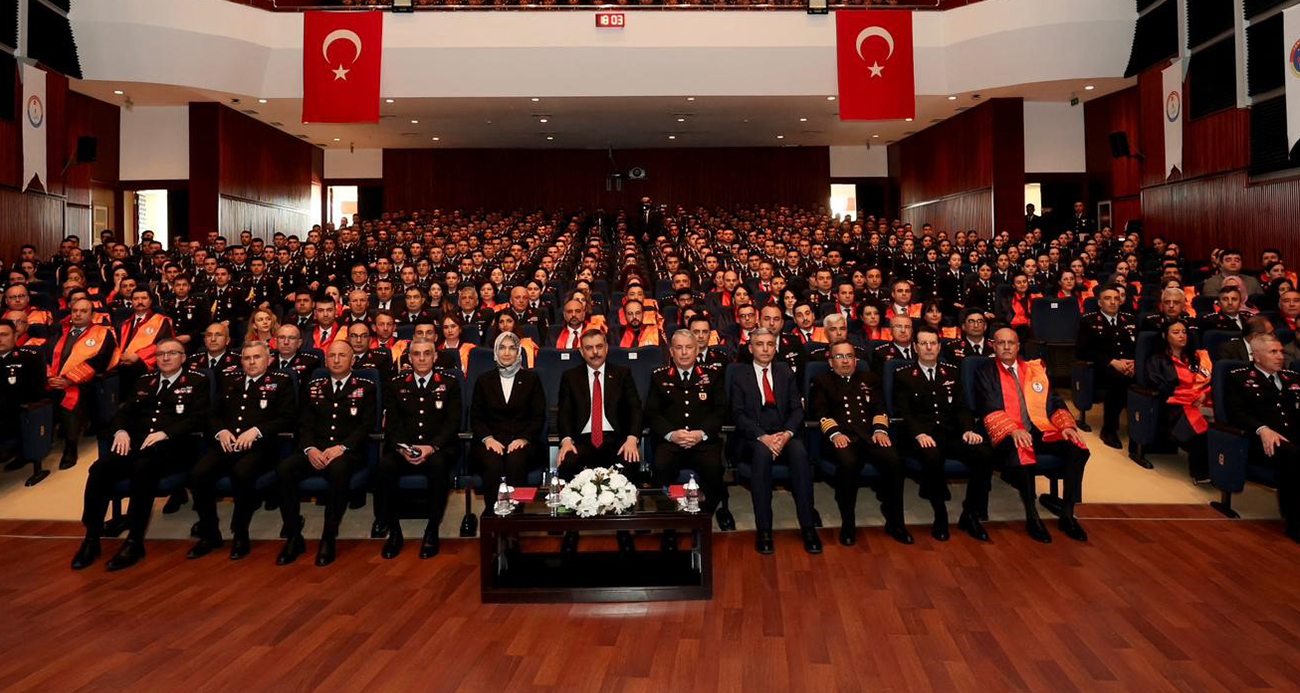 İÇİŞLERİ BAKANI ÇİFTÇİ, SUBAY VE ASTSUBAY ADAYLARIYLA BİR ARAYA GELDİ 