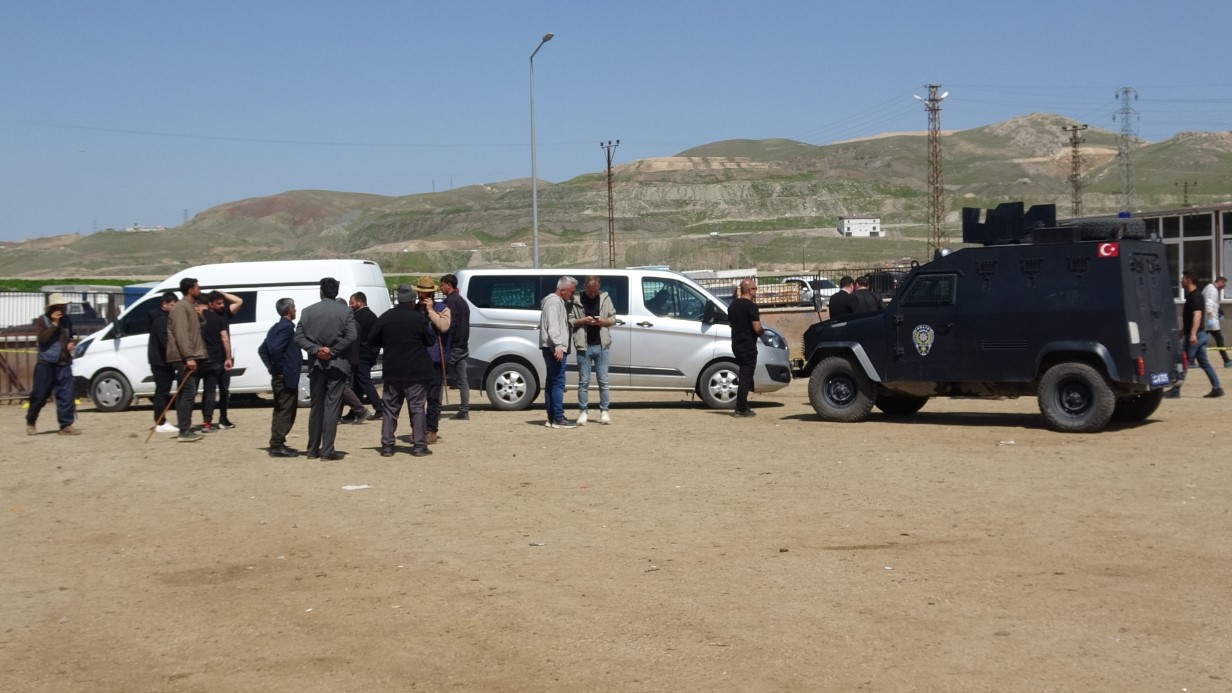 VAN’DA HAYVAN PAZARINDA SİLAHLI KAVGA: 1 ÖLÜ, 13 YARALI 